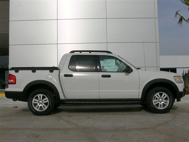 Ford Explorer Sport Trac 2010 photo 2