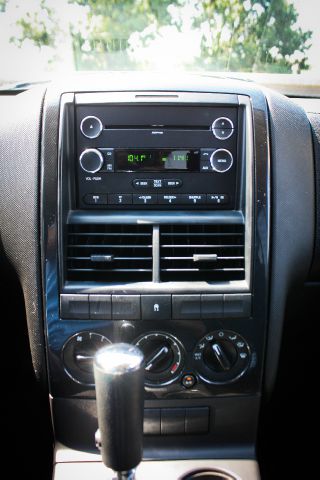 Ford Explorer Sport Trac 2010 photo 3
