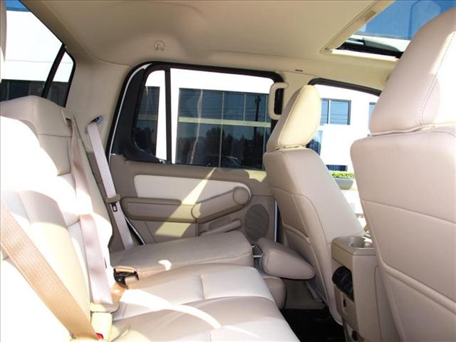 Ford Explorer Sport Trac 2010 photo 3