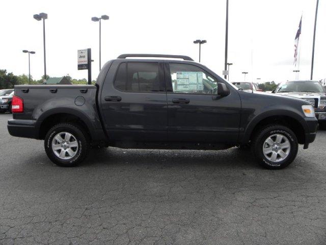 Ford Explorer Sport Trac 2010 photo 1