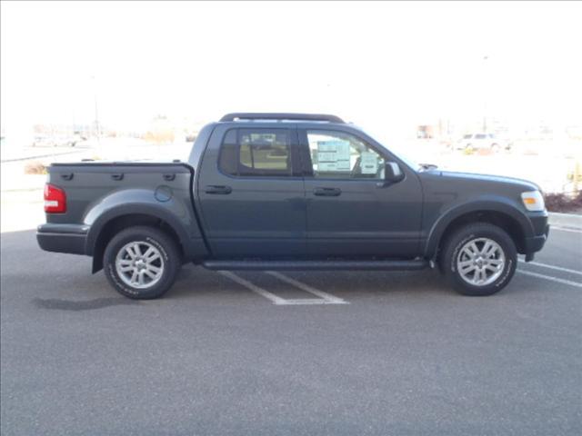 Ford Explorer Sport Trac V8 Pickup