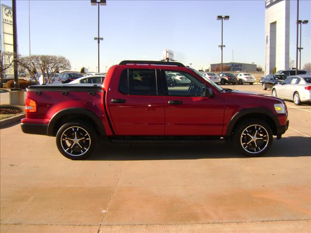 Ford Explorer Sport Trac ESi Pickup