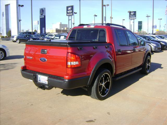 Ford Explorer Sport Trac 2010 photo 1