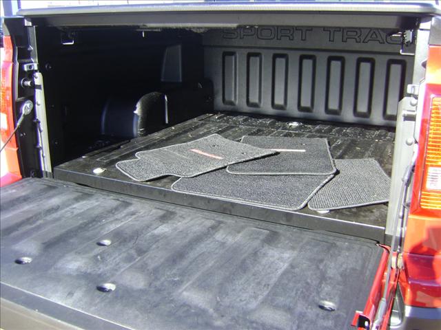 Ford Explorer Sport Trac 2010 photo 2