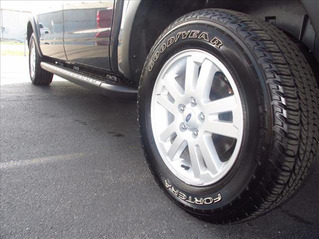 Ford Explorer Sport Trac 2010 photo 4