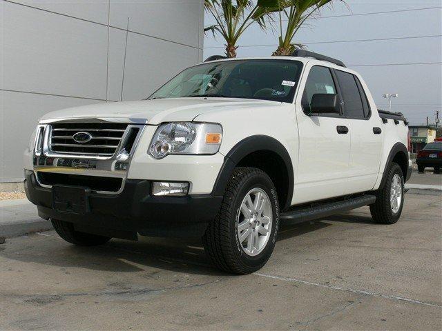 Ford Explorer Sport Trac 2010 photo 1
