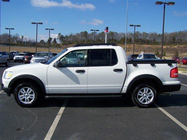 Ford Explorer Sport Trac ESi Pickup