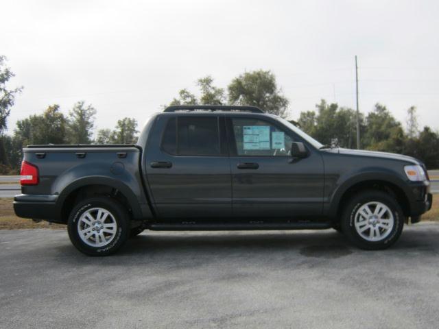 Ford Explorer Sport Trac 2010 photo 1