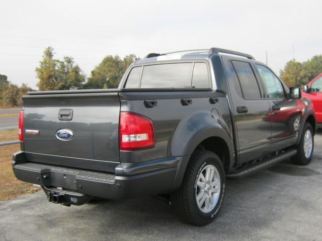 Ford Explorer Sport Trac 2010 photo 2