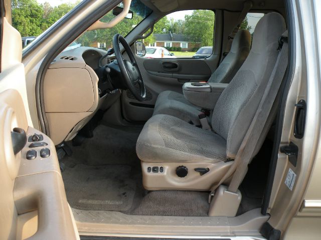 Ford F-150 2000 photo 2