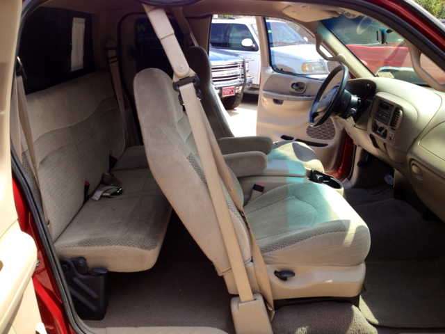 Ford F-150 2000 photo 1