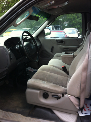 Ford F-150 LT Crew Cab Pickup Truck