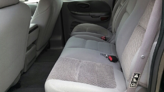 Ford F-150 SL Short Bed 2WD Pickup Truck