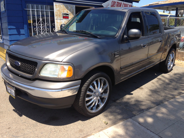 Ford F-150 Club Cab 131 WB Pickup Truck