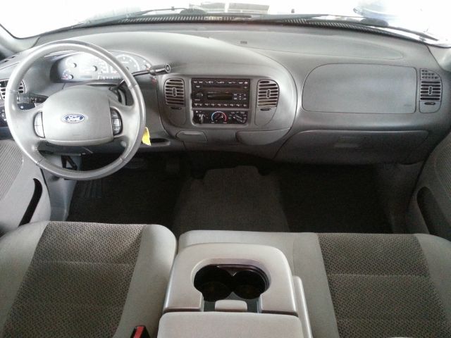 Ford F-150 SL Short Bed 2WD Pickup Truck