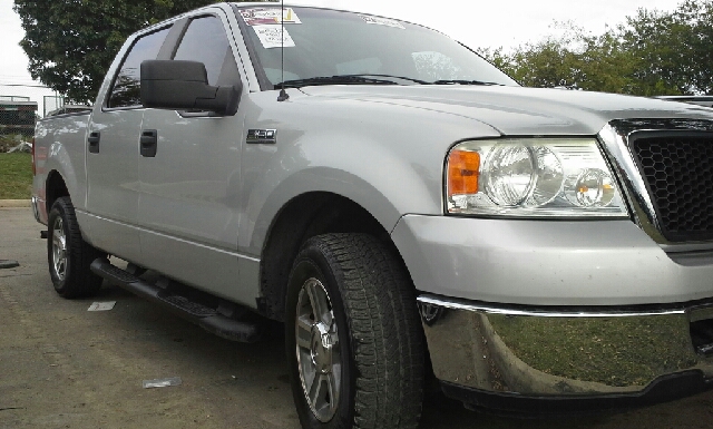 Ford F-150 SL Short Bed 2WD Pickup Truck