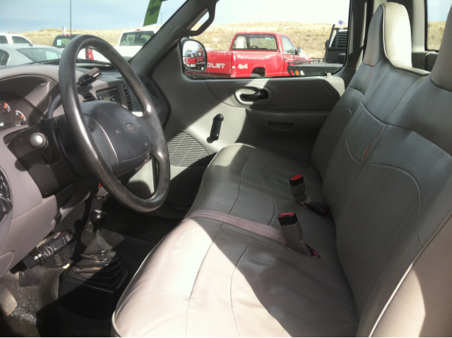 Ford F-250 128i Premium PKG CPE Coupe Pickup Truck