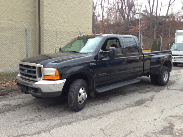 Ford F-350 SD SL - Extra Clean LIKE NEW Pickup Truck