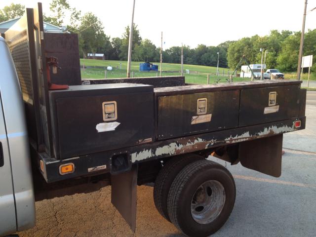 Ford F-350 SD 2009 Nissan Touring Utility Truck