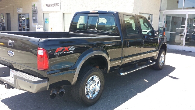 Ford F-350 SD Supercab Flareside Short Bed 4WD Pickup Truck