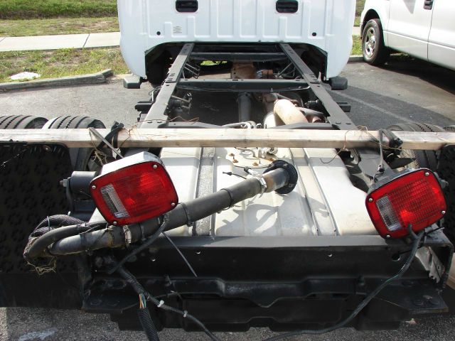 Ford F-450 XL \ultimate Cab Chassis