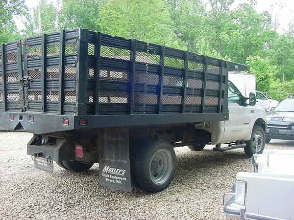 Ford F-550 2003 photo 2