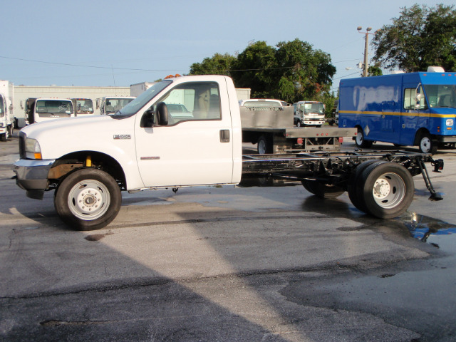 Ford F-550 2004 photo 3