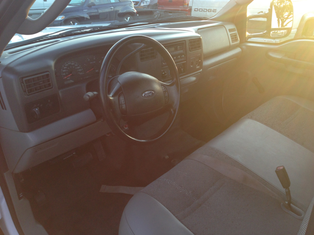 Ford F-550 2004 photo 3