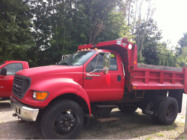Ford F-650 2000 photo 2