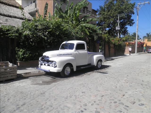 Ford F100 1952 photo 3