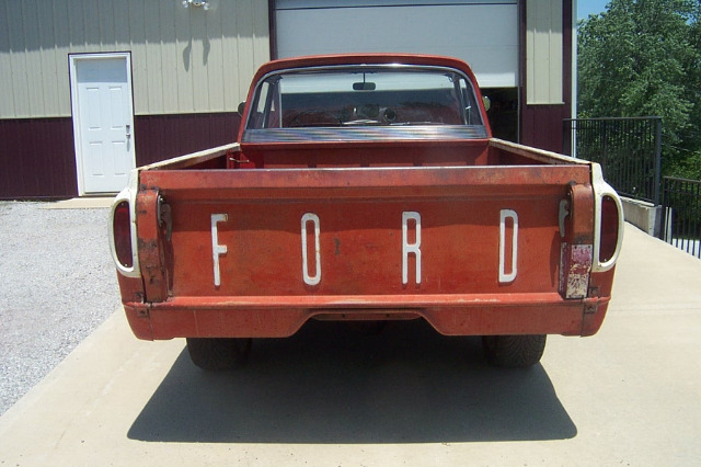 Ford F100 1961 photo 2