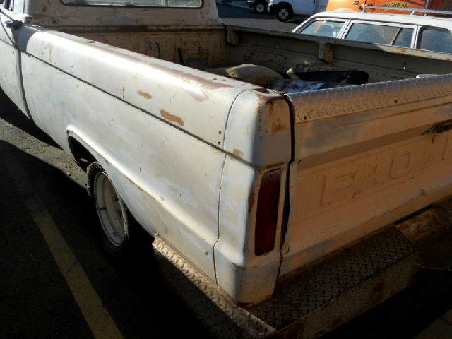 Ford F100 1966 photo 1