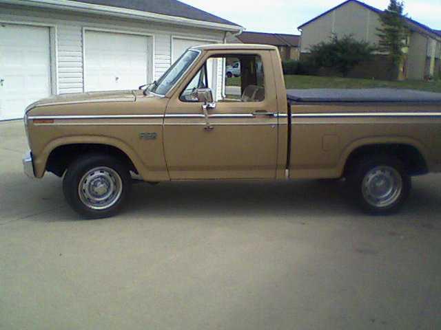 Ford F100 1983 photo 3