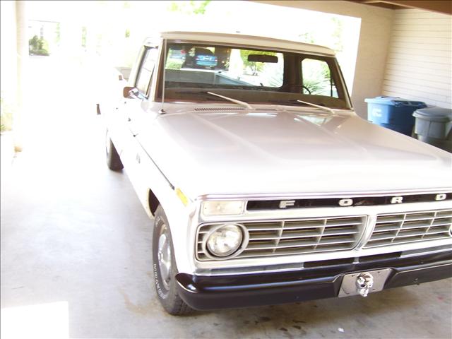 Ford F150 1975 photo 1