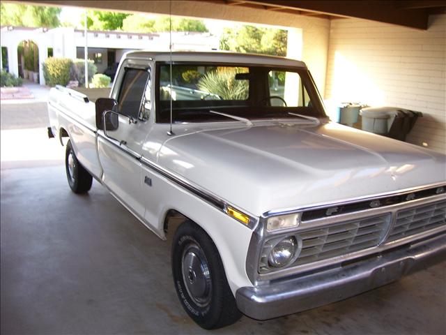Ford F150 1975 photo 2