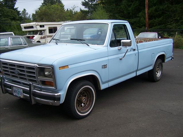 Ford F150 1984 photo 1