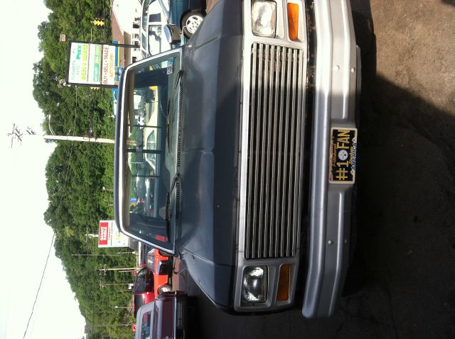 Ford F150 1985 photo 1