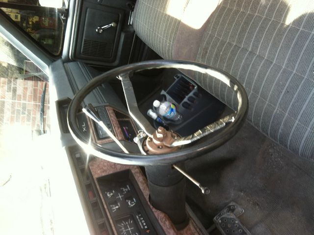 Ford F150 1985 photo 2