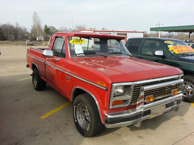 Ford F150 1985 photo 0