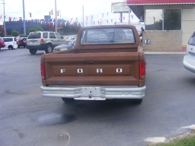 Ford F150 1985 photo 4