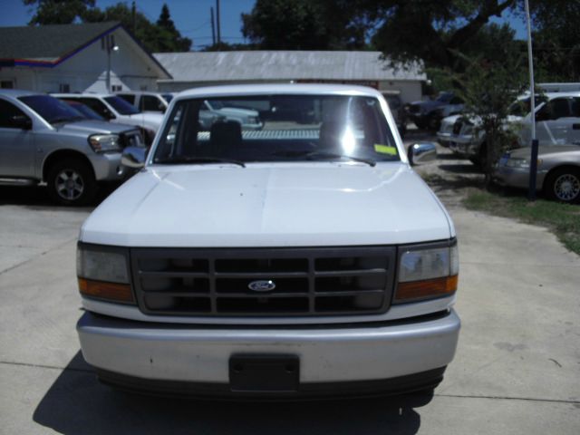 Ford F150 103 WB XLT Pickup Truck