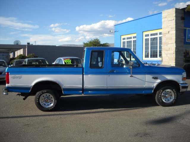 Ford F150 SLT 1 Ton Dually 4dr 35 Pickup Truck