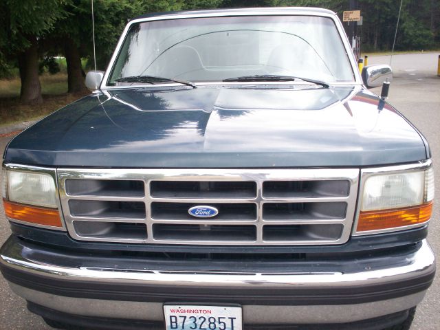Ford F150 2dr Reg Cab 135 WB Truck Pickup Truck