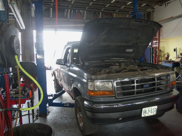 Ford F150 2dr Reg Cab 135 WB Truck Pickup Truck