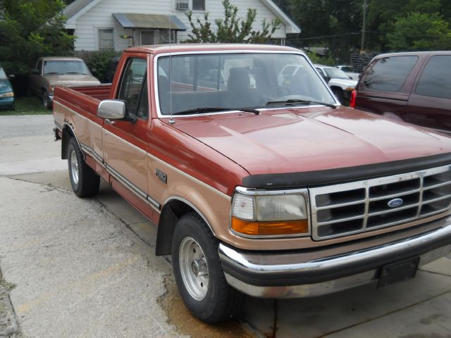 Ford F150 103 WB XLT Pickup Truck