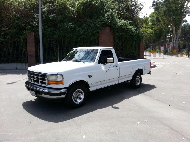 Ford F150 SR5 . DBL CAB Pickup Truck