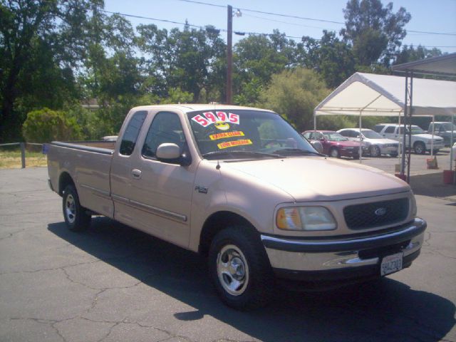 Ford F150 143.5 WB 4WD Pickup Truck