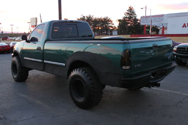 Ford F150 2dr Reg Cab 135 WB Truck Pickup Truck