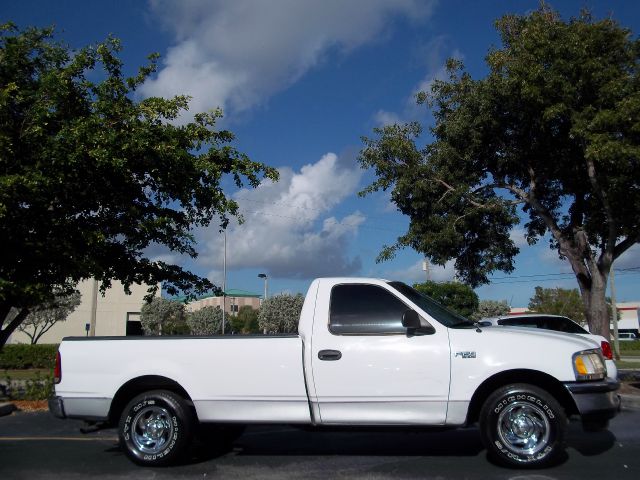 Ford F150 103 WB XLT Pickup Truck