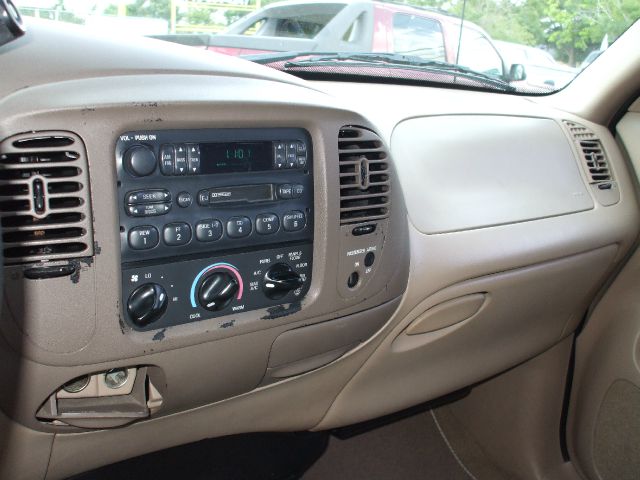 Ford F150 K1500 Lt Pickup Truck